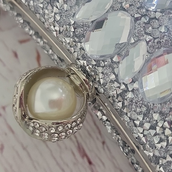 Elegant Silver Rhinestone Embellished Dress Bag. - Picture 3 of 6